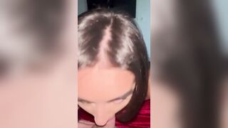 Le pere noel est venu livrer son sperme a cette brune devergondee