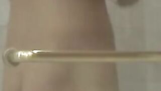 Skinny teenager Kaylo Riley jerks off after steamy shower