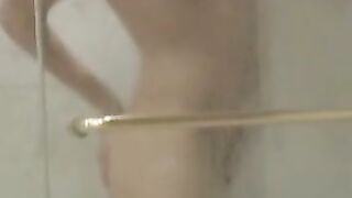 Skinny teenager Kaylo Riley jerks off after steamy shower