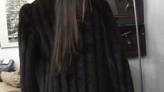 Big juicy ass amateur deepthroating cock at pawnshop office