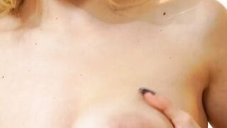 Big ass amateur Skylar Vox fingering and pussy playing solo