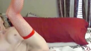 TS stunner Tyra Scott inserts dildo while wanking