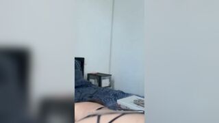 Je met tous mes sextoys noirs dans ma masturbation solo reelle