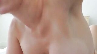 Milf se tape son beau fils et supplie de jouir