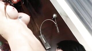 Sexy tbabe Chelsea Marie fingers and drills inked busty babe