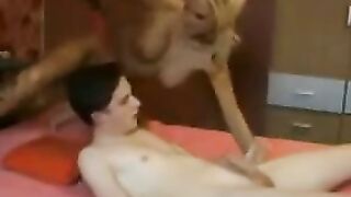 Il va perdre sa virignite avec une prostituee