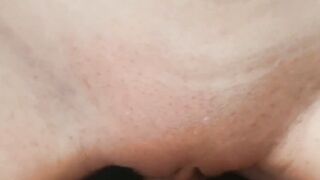 La jeune allemande eva berg court nue et baise dehors