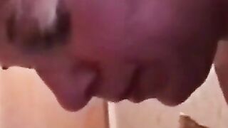 90-jährige Deutsche beim Blasen erwischt