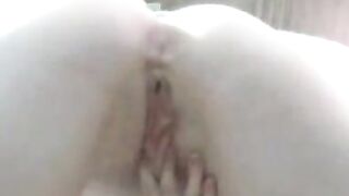 Brunette Samantha Masturbates on Webcam