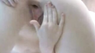 Brunette Samantha Masturbates on Webcam