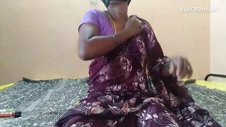 Older MILF for orgasm uses long sex sex toys