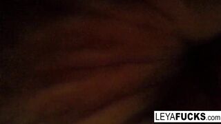 Leya Falcon uses the bath tub shower bj on her butt