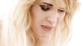 Cute blonde tranny Ryder Monroe swallows massive cumshot