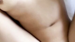 Jeux coquins avec une Teen nue a croquer des le reveil