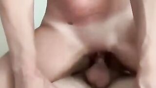 Une blonde sexy se fait baiser avec passion