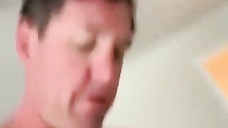 Une blonde sexy se fait baiser avec passion