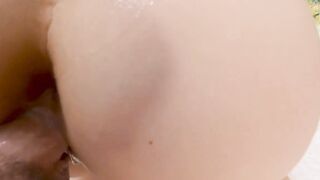 Lait de paques lapine coquine suce la bite