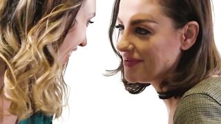 Sovereign Syre and Jade Nile are cumming while fingering