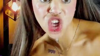 Sweet Babe Finger Her Asshole On Cam