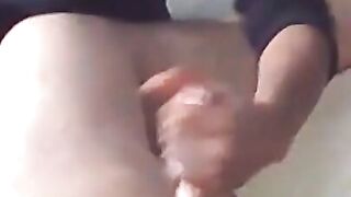 Handjob massage du penis post epilation jusqu a liberation