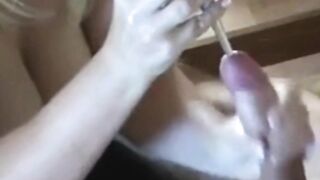 otipă se în face un masaj si în metroduce o sonda vibranta in penis am ejagulat de 2