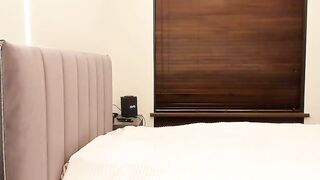 Порнозвезда и проститутка Кристина Хайруллина (Kelly Freddo) сквиртит с фаллоимитатор