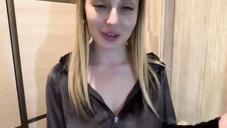 I can pay the delivery guy with sex - Courier Fucked a Beautiful Girl Bitch with Long