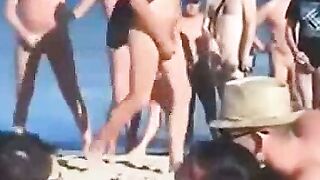 Echangismes sur une plage du sud de la france