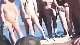 Echangismes sur une plage du sud de la france