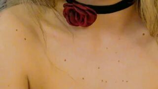 Hot Babe in Close Up Pussy Masturbation