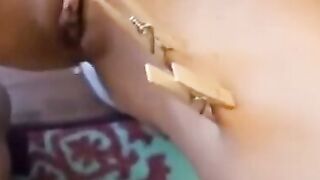 Jeune fille tres mignonne aime bien le sexe pervers