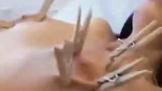 Jeune fille tres mignonne aime bien le sexe pervers