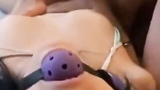 Jeune fille tres mignonne aime bien le sexe pervers