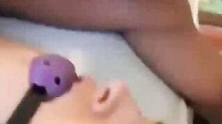 Jeune fille tres mignonne aime bien le sexe pervers