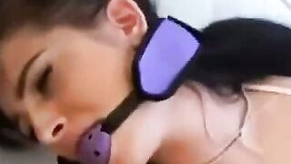 Jeune fille tres mignonne aime bien le sexe pervers