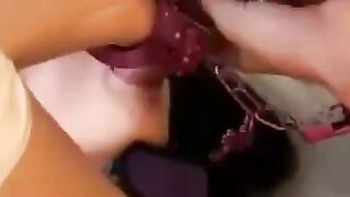 Jeune fille tres mignonne aime bien le sexe pervers