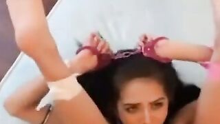 Jeune fille tres mignonne aime bien le sexe pervers