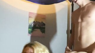 Ce couple a decide de se filmer en train de baiser avec une webcam