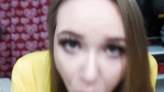 Miss banana fait une fellation incroyable dans une video pov
