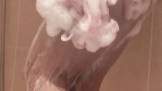 Natural tits Eurobabe Terra Sweet fingering pussy in shower