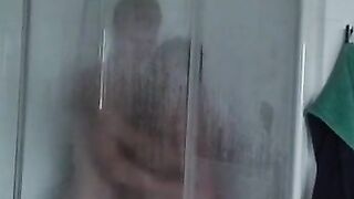 Redhead BBW Teen's Heißer Dusche