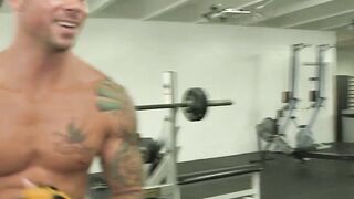Gorgeous hunk slamming the gym newbie with his huge cock