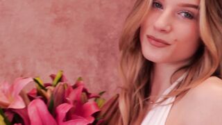 Hot teen blondie reveals her fresh pussy