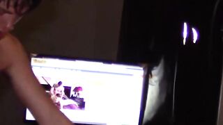 Tattoed stud loves fucking and sucking cocks while being in between