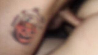 Tattoed stud loves fucking and sucking cocks while being in between