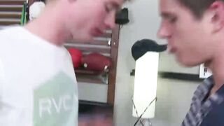 Brody Hamilton Tops Alex Maxim