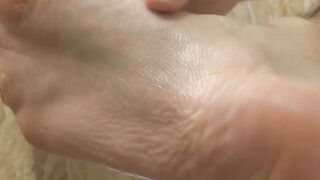Sexz bare feet twink Dan masturbates his cock in kinky solo