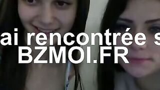 Jeunes salopes se font une webcam sexe