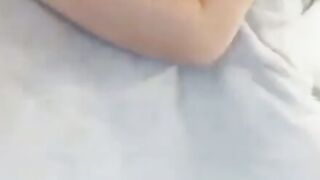 Jeunes salopes se font une webcam sexe