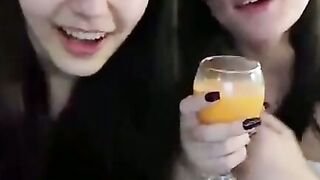 Jeunes salopes se font une webcam sexe